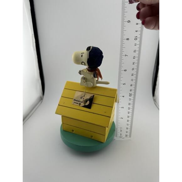 Peanuts 1968 Snoopy WWI Ace Doghouse Wooden Music Box Schmid Brothers Japan 8" - Picture 9 of 10